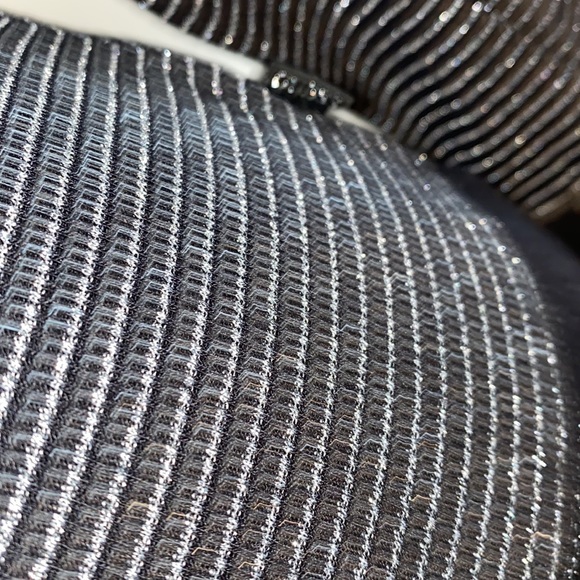 🍾CLOSET CLEAN OUT ACCEPTING ALL REASONABLE OFFERS🍾 - Picture 7 of 13